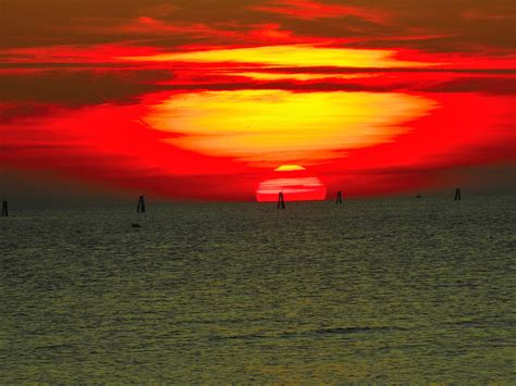 tramonto sul mare  grado  ultra hd wallpaper sfondo