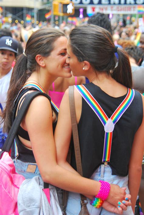 Que Lindo Es Amar Sin Limite Lesbian Love Lgbt Love Cute Lesbian