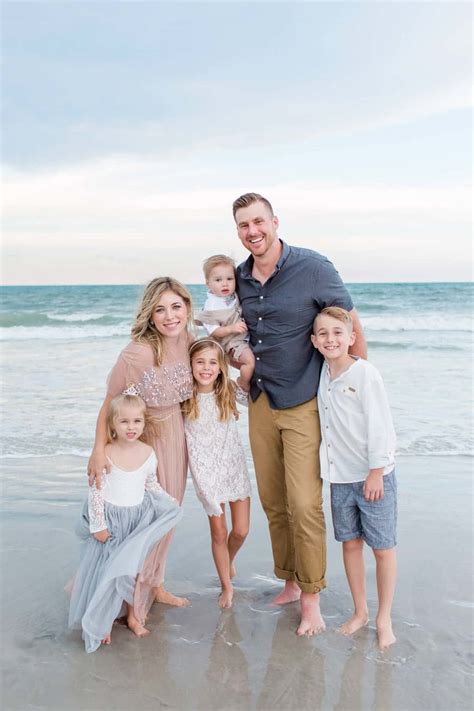 beach family photo ideas tips     pictures