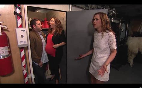 kristen wiig s snl monologue she s so excited maya rudolph and jonah hill make out video