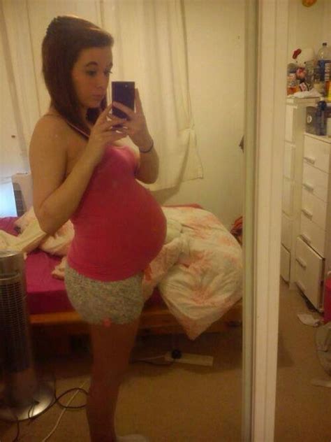 Best Selfies Of Pregnant Women By Samina Khan Musely