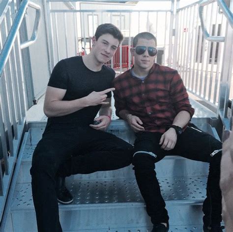 shawn and nick shawn mendes pinterest shawn mendes nick jonas
