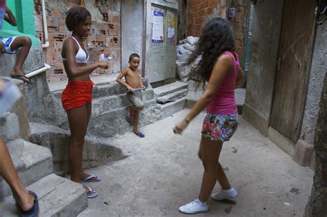 o que é que a favela tem kerol viajar