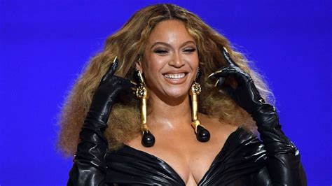 beyonce is now the performer with the most wins in grammys history