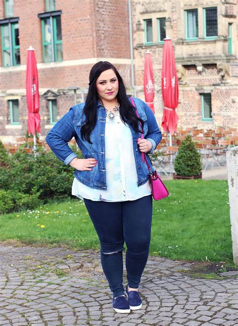 Ootd German Curves Sightseeing Outfit Dressitcurvy Plus Size