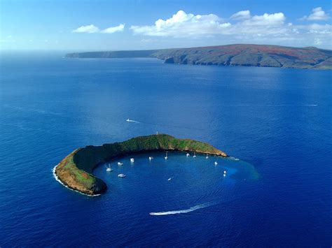 maui  valley isle  hawaii  traveller