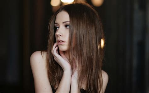 women model brunette long hair bare shoulders open mouth looking away brown eyes depth