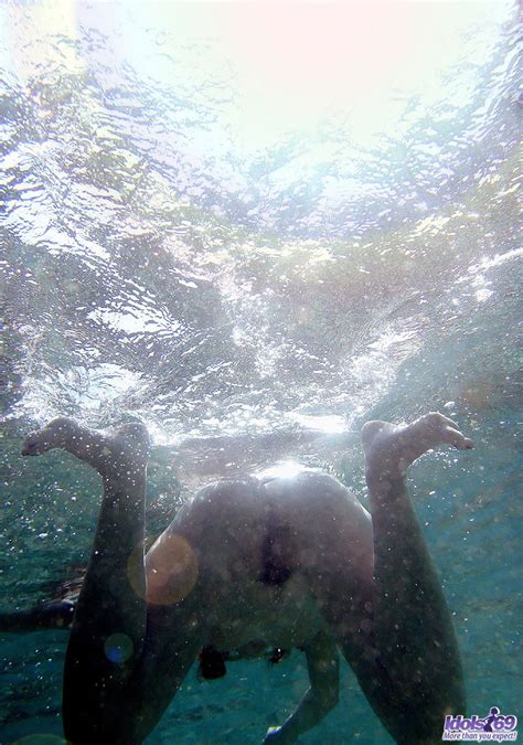 underwater pictures of nao yoshizaki swimming nude at tokyo teenies free japanese porn pics