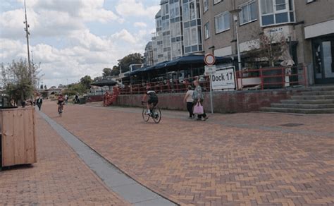 jammer deze twee zaken aan de waalkade zijn gesloten indebuurt nijmegen