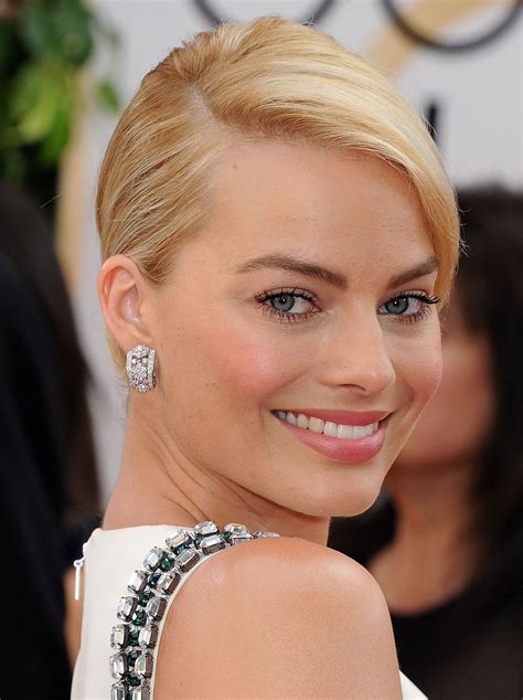 Margot Robbie Wears Gucci 2014 Golden Globe Awards Red