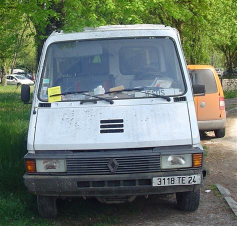 curbside classic  renault master        tinbox