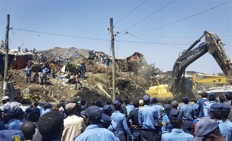 ethiopia landslide  garbage kills   ethiopias largest dump