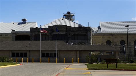 hutchinson correctional facility inmate   covid
