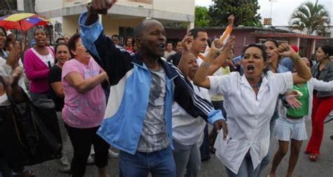 inédita protesta contra el gobierno en cuba y enérgica reacción del