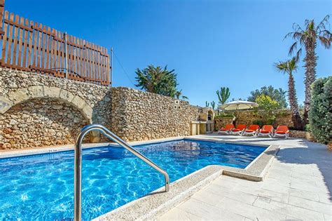 ta guza holiday home updated   bedroom villa  xaghra  private outdoor pool unheated