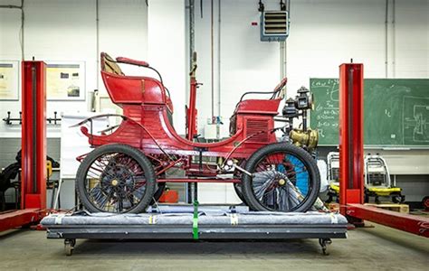 jahre altes automobil aus koelner produktion soll restauriert werden