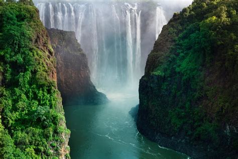 tourist attraction zimbabwe victoria falls and zambezi river