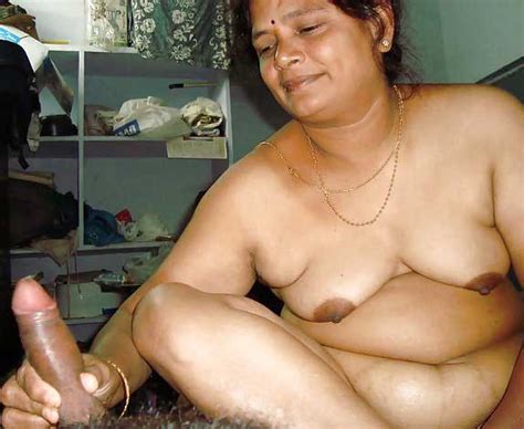 dost ki sexy ma ne lund ko hila diya antarvasna indian sex photos