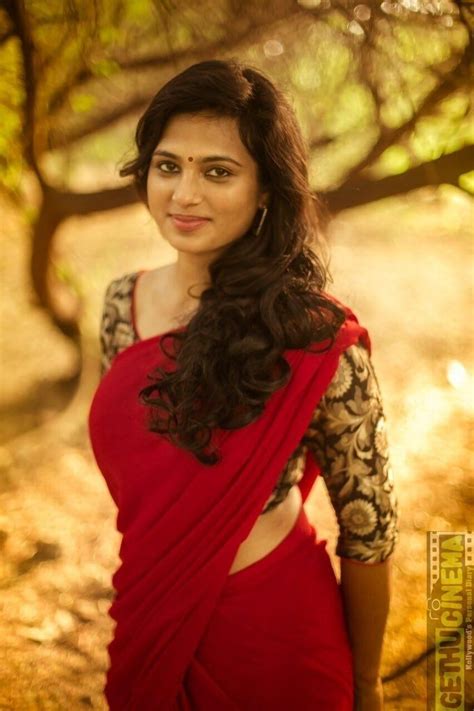 actress ramya pandiyan 2018 latest new hd stills tamil actress photos actress photos movie photo