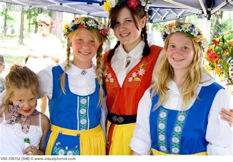 Traditional Swedish Girls Swedish Girls In Traditional Costumes