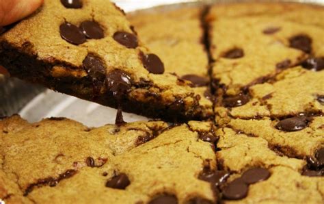 Pizza Hut S Ultimate Hershey S Chocolate Chip Cookie Looks Delicious