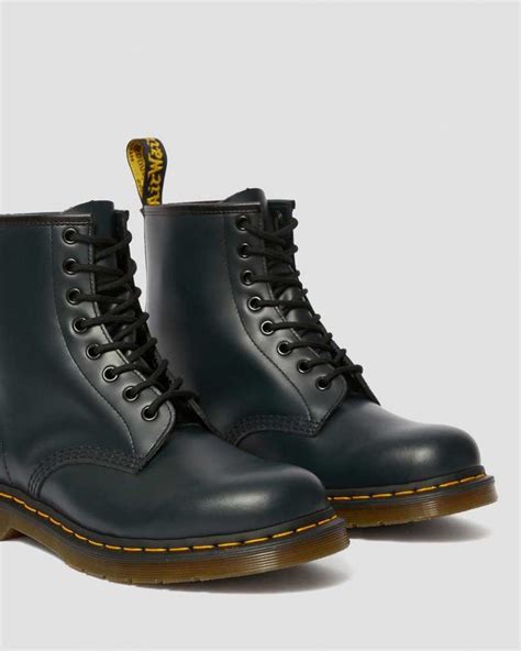 dr martens originals boots  smooth leather lace  boots navy smooth womensmens
