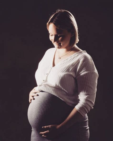 Pregnant Woman 69 By Jessicameyrodonskay On Deviantart