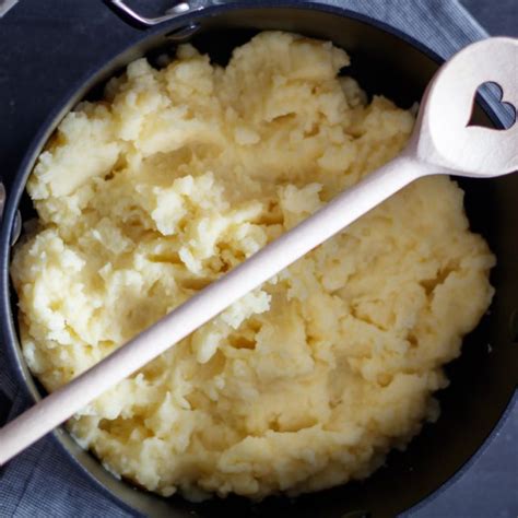 kartoffelpueree mit milch und butter einfach gemacht emmikochteinfach