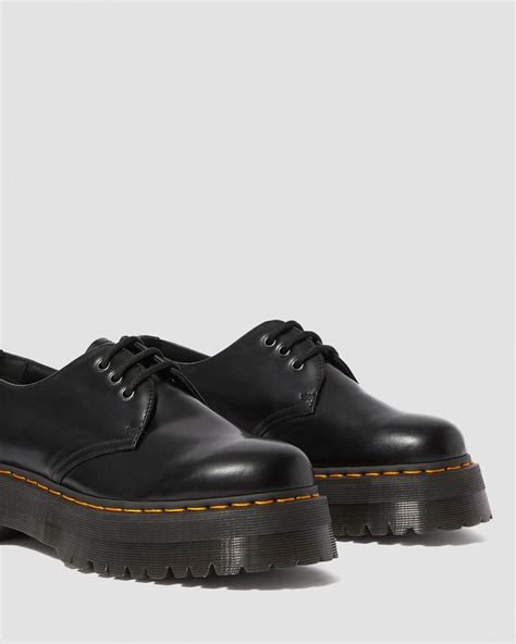 dr martens  smooth leather platform shoes platform shoes flat shoes outfit martens