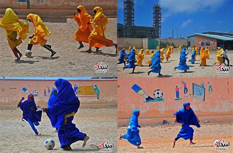 فوتبال بازی کردن دختران دانش آموز با چادر عکس
