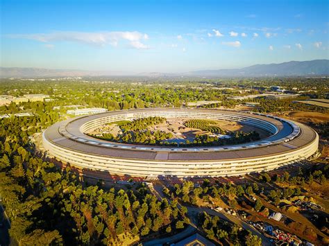 apples employees  stop running  glass walls architectural digest