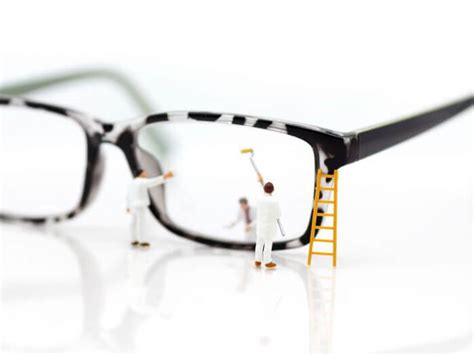 how to perfectly clean your glasses with no streaks