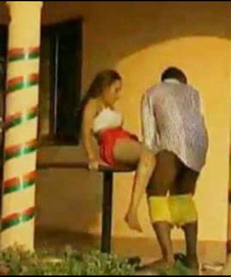 [watch video] teenagers caught having s x in front of a