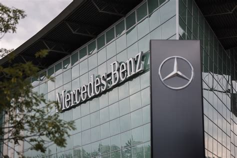 mercedes benz sales     turn   worse daimler warns