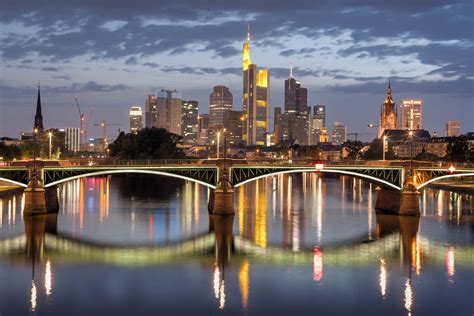 frankfurt skyline von der floesserbruecke foto bild techniken