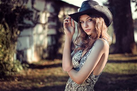 Woman Cowgirl Hat Leah Cuvillier Coolwallpapers Me