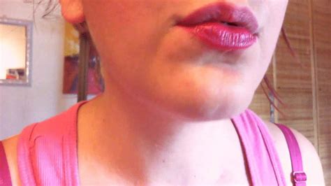 nicoletta embassi flossing red lipstick and frenulum