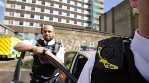 metropolitan police officers start wearing body cameras bbc news