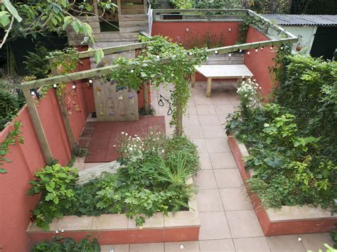 een kleine tuin gastvrij inrichten tuin hofjestuin tuin zonder gras
