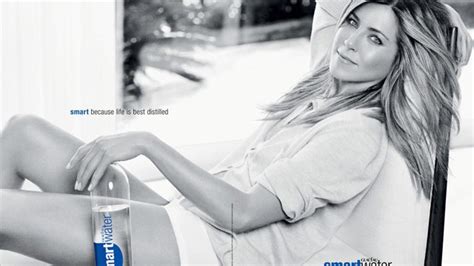 pics jennifer aniston makes smart sexy in new ad