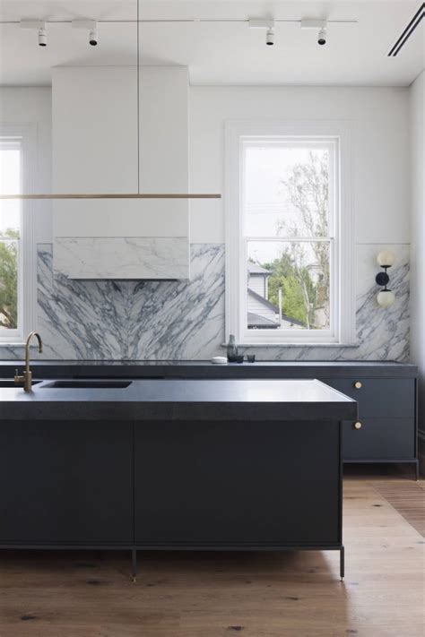 solid  dramatic marble kitchen backsplashes