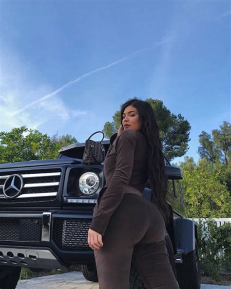 kylie jenner shows off her belly and booty two months after giving