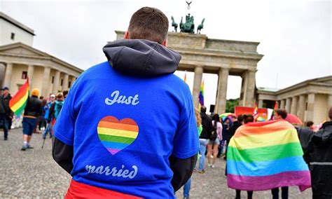 German Parliament Votes To Legalize Same Sex Marriage World Dawn