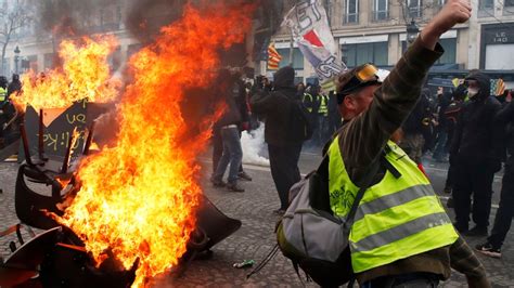 France S Yellow Vest Protesters March Despite Bans Injuries Ctv News