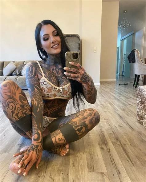 Tattoo Influencer Strips Completely Naked To Flaunt Multiple Ink As