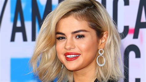 Selena Gomez’s Blonde Hair Makeover At 2017 Amas — New