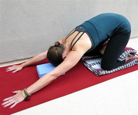 yoga moves  strengthen knees bow legged correction yoga