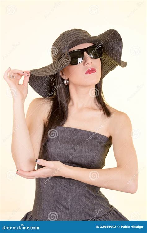 Fashion Woman Wearing Sunglasses And Hat Stock Image Image Of