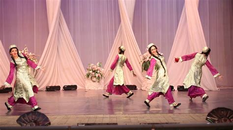 Uzbek Folk Dance Performed By Group Of Faiza Youtube