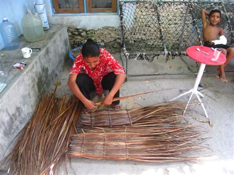 kaashidhoo journal thatch weaving